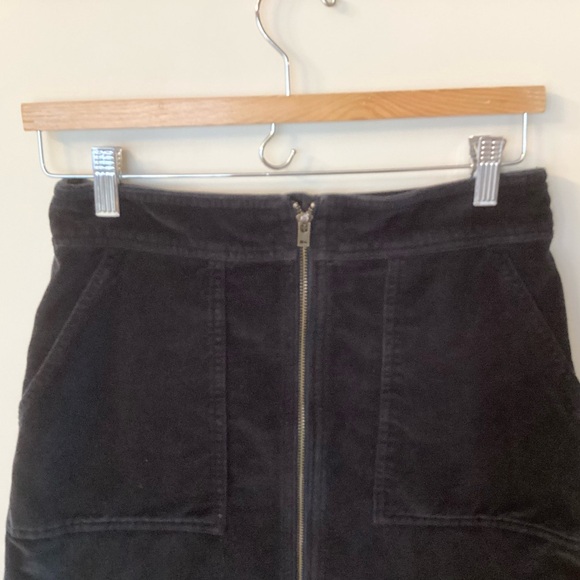 Marine Layer Velvet Zip Front Mallory Mini Skirt - Black - 4 - Picture 4 of 8